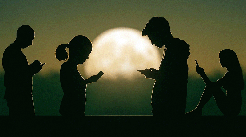 LinkedIn lead generation process showing profile optimization, content strategy, connection requests, and prospect conversion